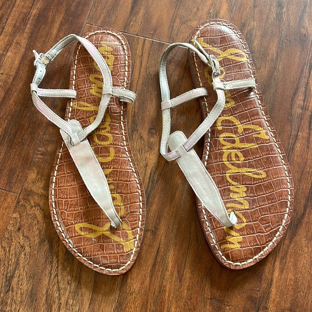 Super cute sandals with iridescent strap!